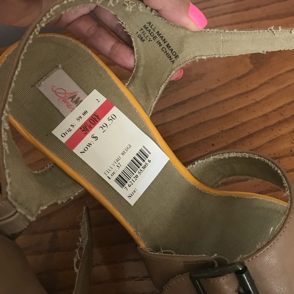 Nwt- Open toes sandal wedge shoes - Picture 5 of 5